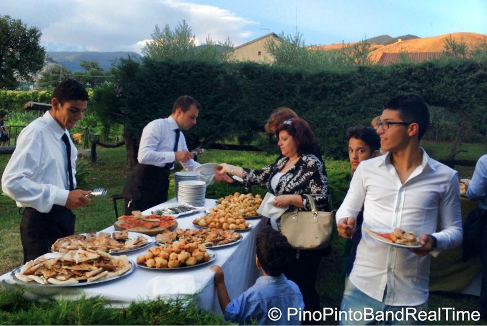 Agriturismo Tre Santi Villa Padula Bagian luar foto